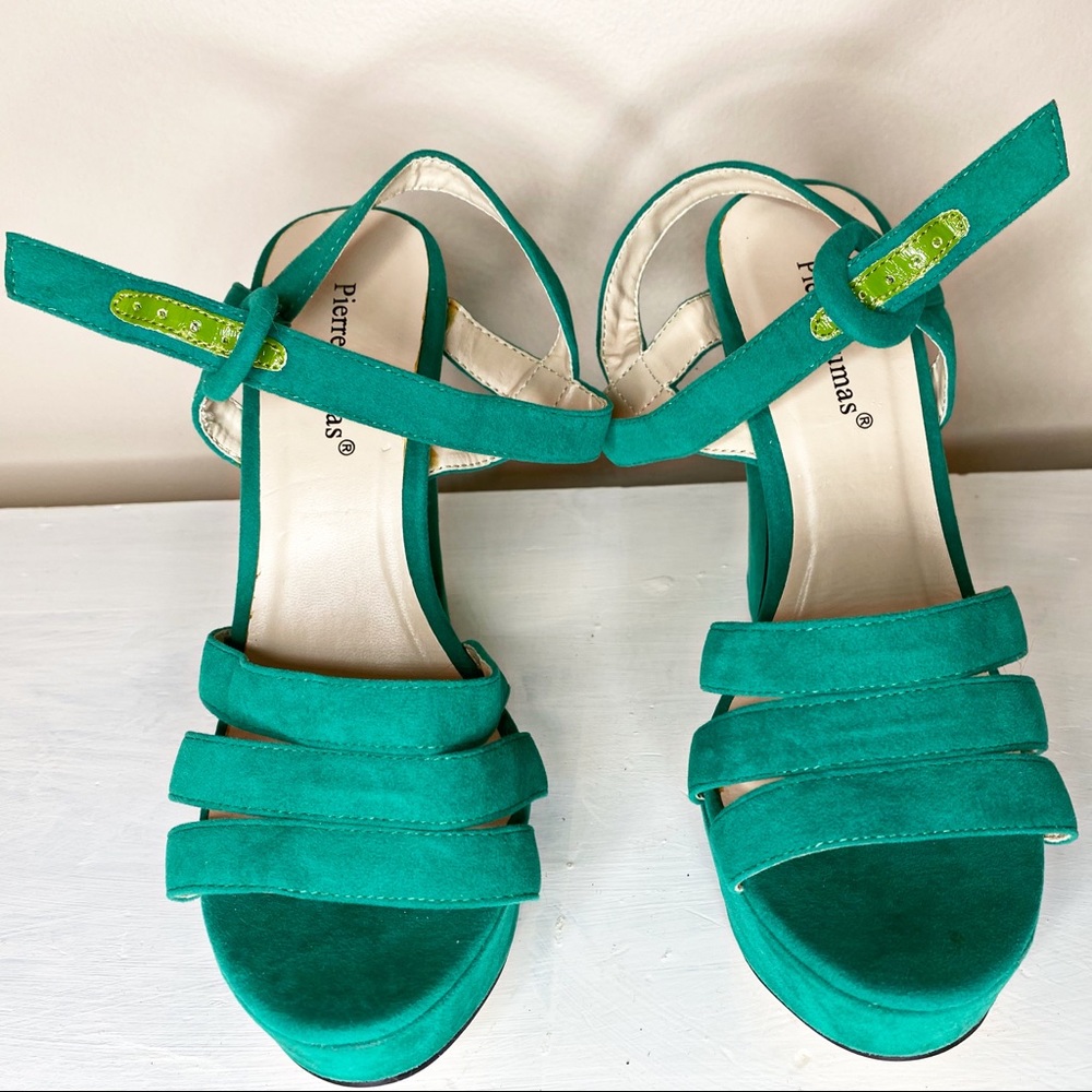 Pierre Dumas Chunky Heel Velvet Sandal Size 6